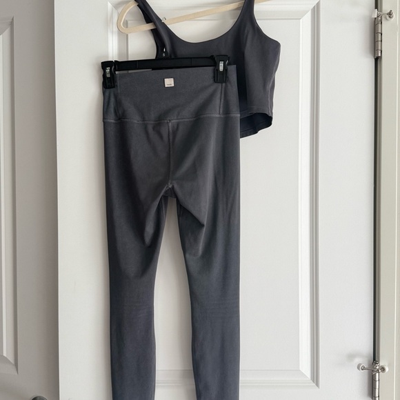 Vuori Gray Women's Matching Set (small) - Picture 7 of 7